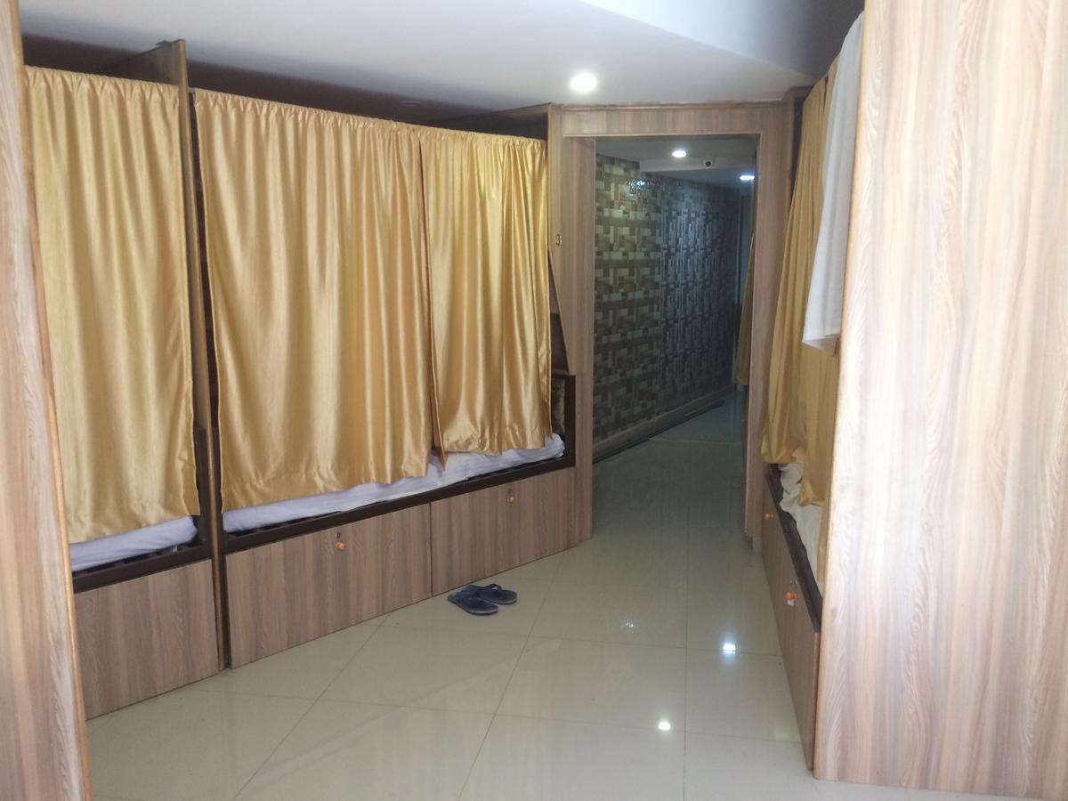 Golden Dormitory Mumbai Exterior photo